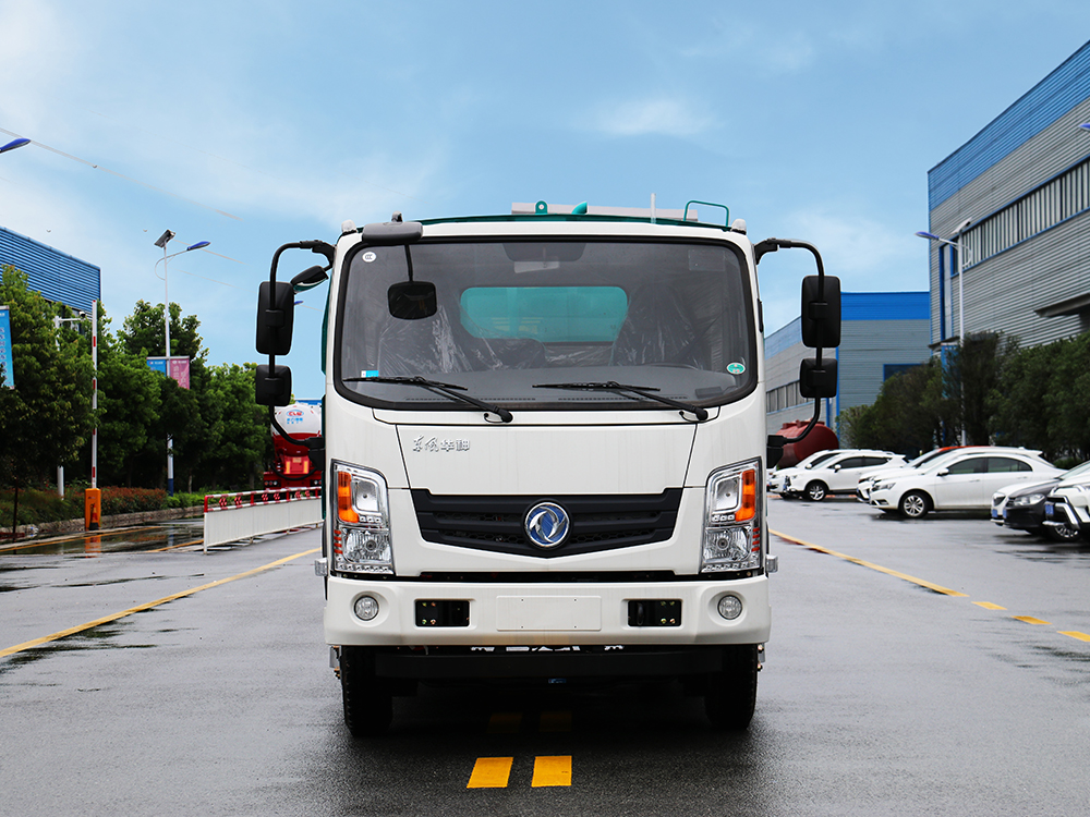 CL5080TXCBEV東風(fēng)華神5.5方純電動(dòng)吸塵車